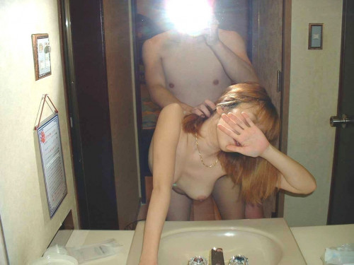【鏡ハメ撮り】素人カップルがラブホでやりがちな“鏡前セックス”のハメ撮り画像（30枚）・29枚目