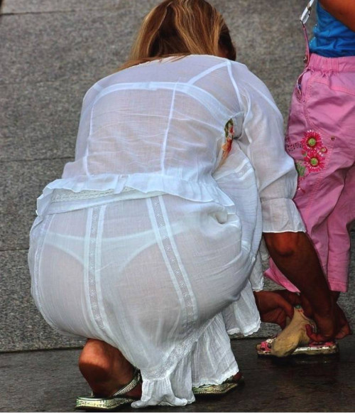 【透けパン】白いパンツやスカートから下着が思っくそ透けてる“透けパン素人”の街撮りエロ画像・28枚目