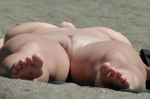 【ヌーディストビーチ】外人まんさん、ビーチで日焼けついでにマンコの紫外線消毒もしてしまうｗｗｗｗｗｗ・28枚目