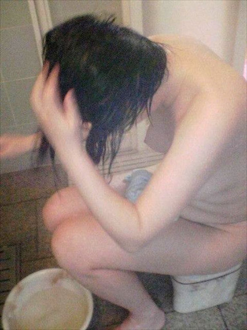 【シャワー中エロ画像】「彼女シャワー浴びてるな、よっしゃ撮ってネットにうｐしたろ！」←こいつｗｗｗｗｗ・9枚目