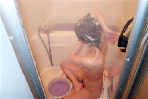 【シャワー中エロ画像】「彼女シャワー浴びてるな、よっしゃ撮ってネットにうｐしたろ！」←こいつｗｗｗｗｗ・11枚目