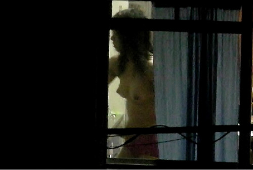 【盗撮エロ】ベランダや窓から室内を盗撮、まさかのクンニの瞬間が撮れるという奇跡ｗｗｗｗｗｗｗ・12枚目