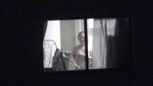 【盗撮エロ】ベランダや窓から室内を盗撮、まさかのクンニの瞬間が撮れるという奇跡ｗｗｗｗｗｗｗ・22枚目